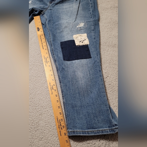 Lane Bryant Capri Distressed Patched Jeans Size 18 - Picture 6 of 8